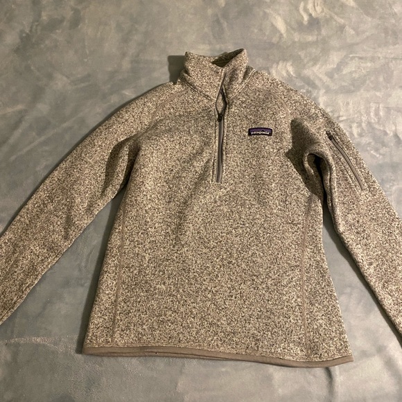 Patagonia Sweaters - Patagonia women’s grey 1/4 zip size small